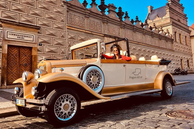 1,5 hour oldtimer convertible Prague sightseeing tour - The Jewish Quarter and Old New Synagogue
