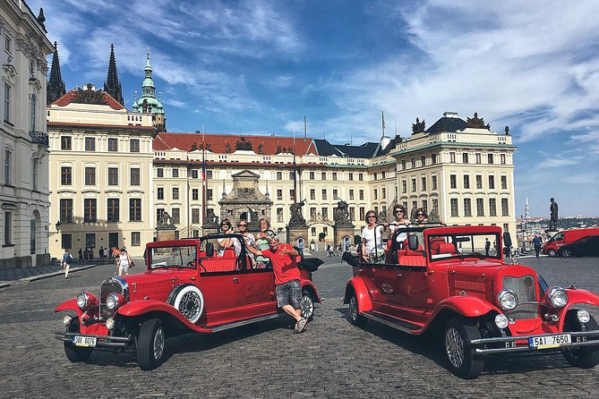 1,5 hour oldtimer convertible Prague sightseeing tour - Prague Castle and St. Vitus Cathedral from below