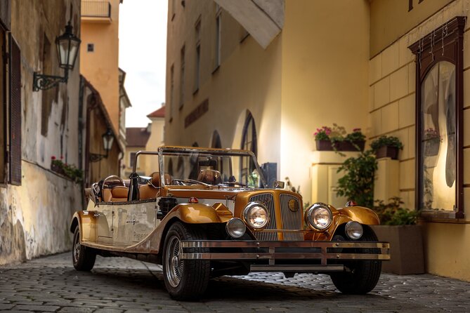 1 hour Old timer Convertible Prague Sightseeing Tour - Lesser Town and St. Nicholas Church