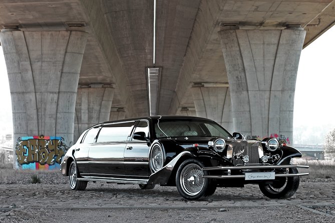 1 hour ride in vintage limousine - Key points about Prague’s vintage limousine ride