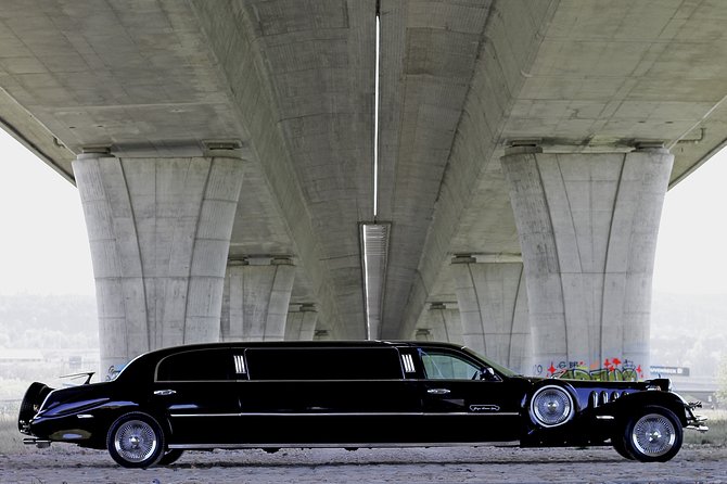 1 hour ride in vintage limousine - Prague city center from the passenger seat