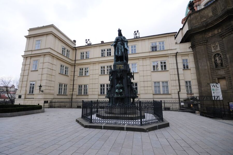 3-Hour Prague Castle & Interiors Tour - The Descent Through Lesser Town