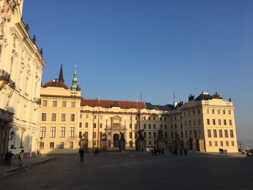 3-Hour Prague Castle & Interiors Tour - Group Size, Language, and Guiding Style