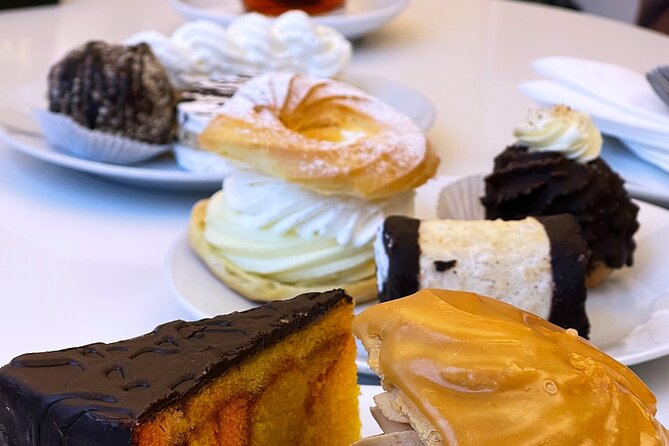 3 Hours Food Tour in Prague Retro - The Guides and the Small Group Format