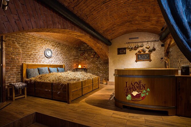 Beer bath Spa for 2 people/ 1 tub - 1,5 hour Activity in Prague - Key points at a glance