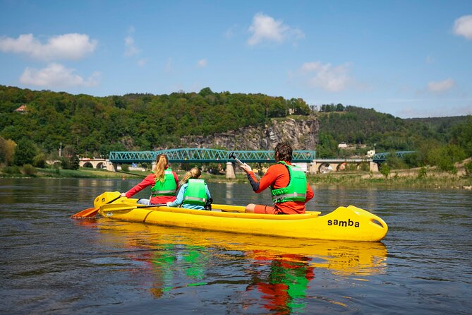Canoeing on the Elbe river and Bike rental from Děčín to Schmilka - Starting at Camp Děčín with a short safety briefing