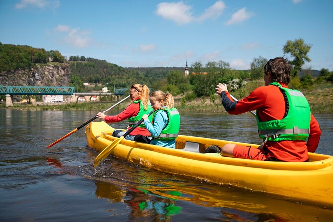 Canoeing on the Elbe river from Děčín to Bad Schandau - Who will enjoy this 4.5-hour river trip