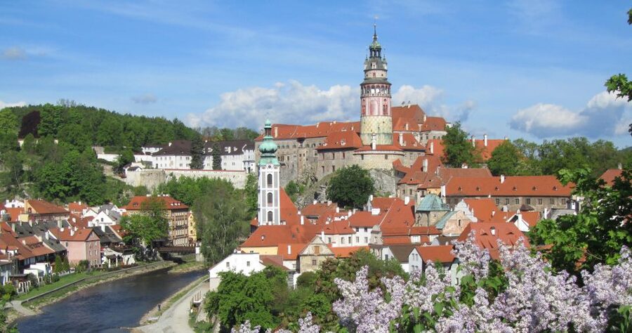 Český Krumlov: 2 Hour Private Walking Tour with Guide - The main square and St Vitus Church