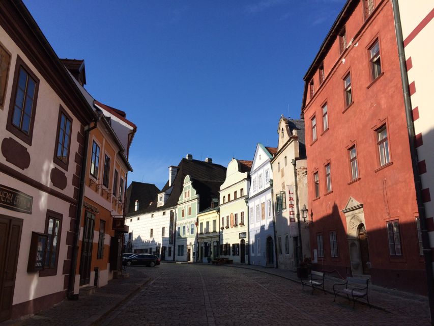 Český Krumlov: 2 Hour Private Walking Tour with Guide - Starting among the crooked medieval lanes