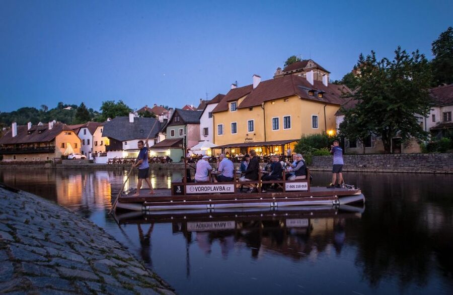 Český Krumlov: Advent Wooden Raft River Cruise - Why the Vltava Gives Český Krumlov a New Face
