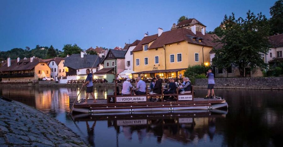 Český Krumlov: Advent Wooden Raft River Cruise - Meeting at Rožmberská Bašta