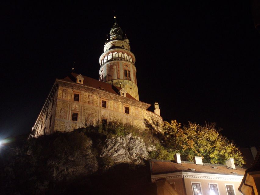 Český Krumlov: Night Walking Tour with a Professional Guide - From sunset views to a darker mood