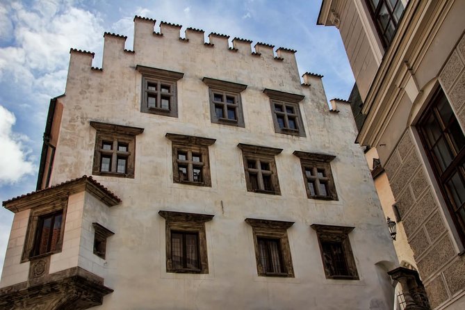 Cesky Krumlov Private day trip from Prague with Lunch and Castle admission - Walking Cesky Krumlov’s compact historic center