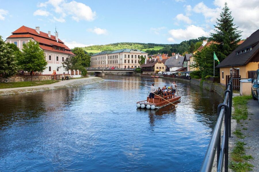 Český Krumlov: Wooden Raft River Cruise - Leaving Parkán Port for the town’s best river views