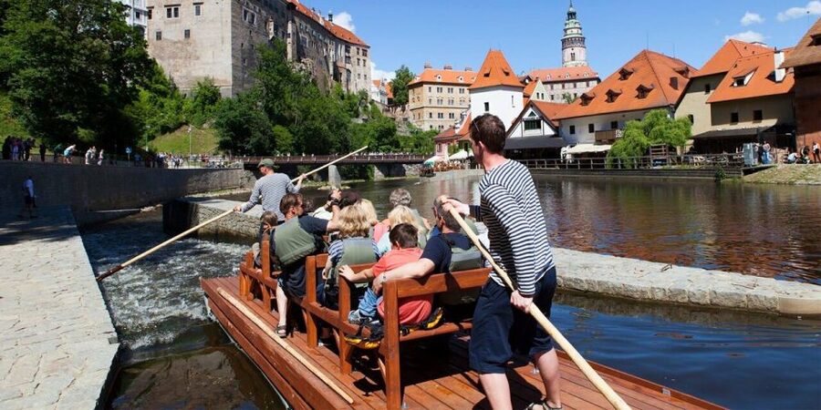 Český Krumlov: Wooden Raft River Cruise - Egon Schiele Art Centrum and Krumlov Castle
