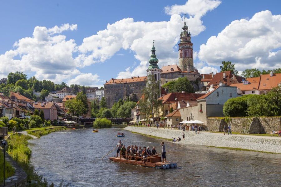 Český Krumlov: Wooden Raft River Cruise - Meeting at the Information Center and walking to Parkán Port