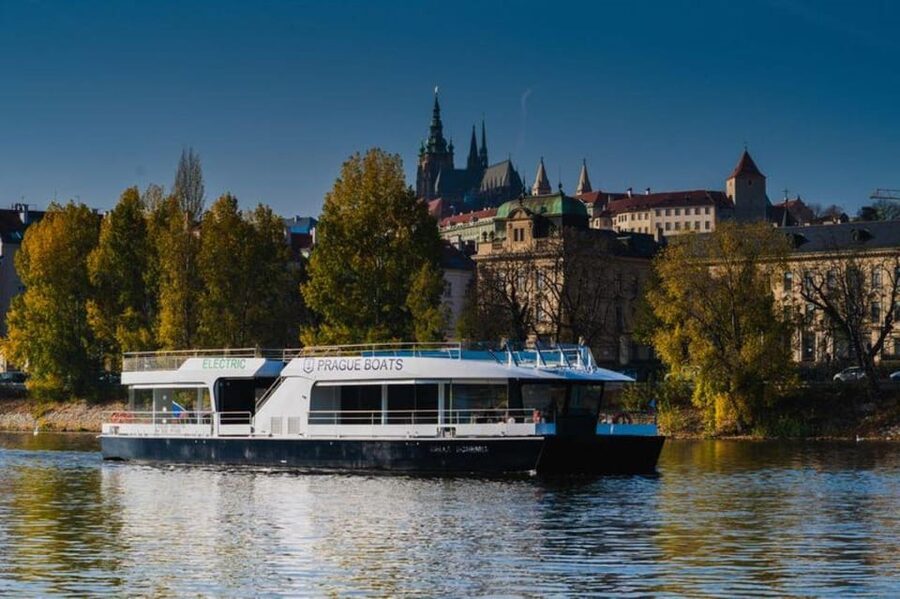 City Sightseeing Prague HOHO Bus, Castle Tour + River Cruise - Begin at Republic Square, not at the wrong stop
