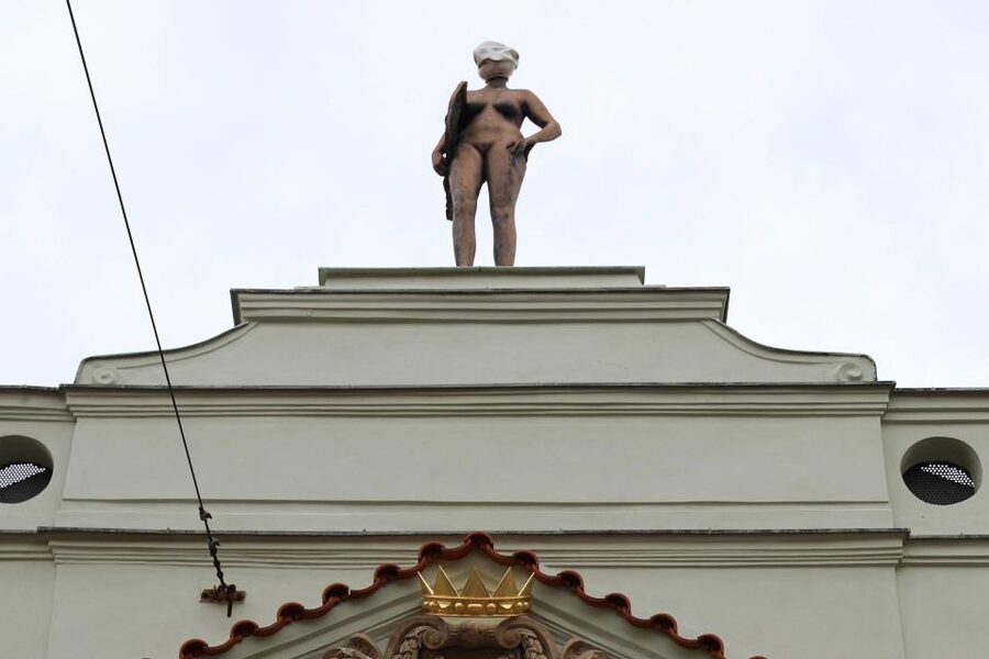 Contemporary art tour in Prague: the works of David Černý - Who Will Enjoy This Walk Most?