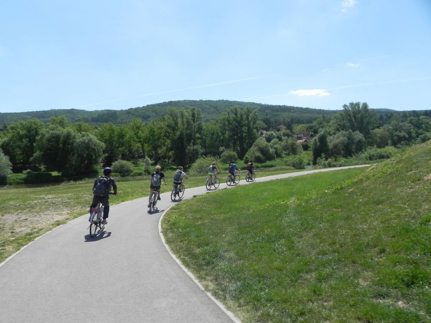 Coutryside bike tour to Karlstejn Castle. - Key points worth knowing