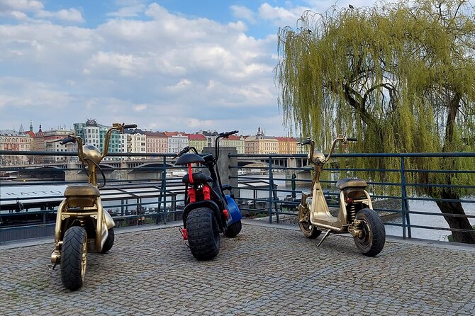 Create your own route on eScooter and enjoy Prague on wheels! - Views from the hills and Hradčany Square