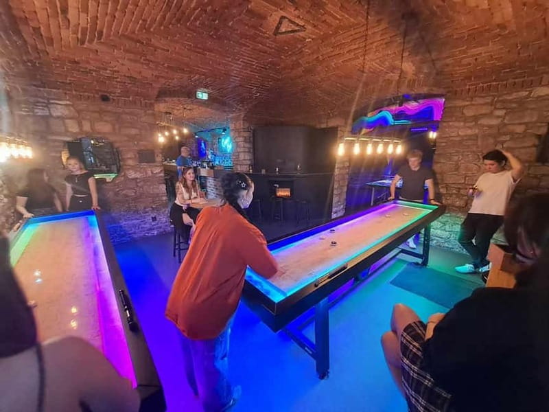 Crew Bar Prague: Open bar, ping pong or shuffleboard game - What the 60-minute session feels like