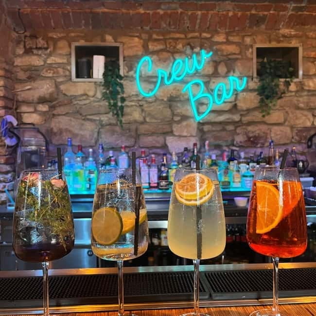 Crew Bar Prague: Open bar, ping pong or shuffleboard game - Understanding the open bar