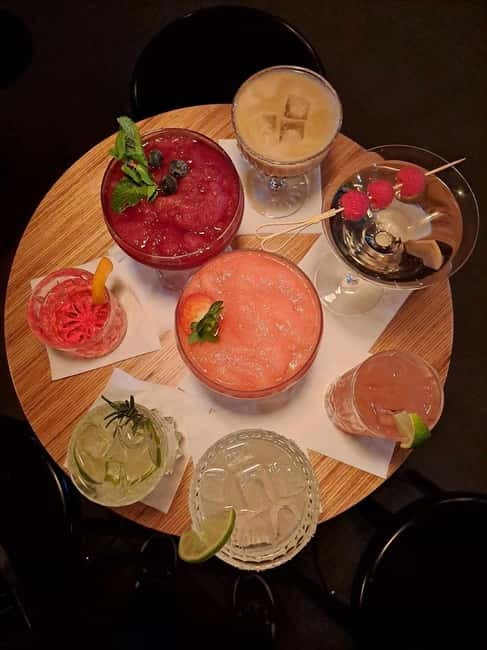 Crew Bar Prague: Open bar, ping pong or shuffleboard game - The role of the staff and setting