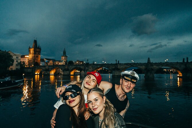 Drunken Monkey Prague Boat Party w/ 2hr Open Bar, DJ & Club Entry - The two-hour open bar from 8 to 10 p.m.