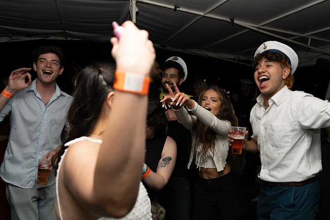 Drunken Monkey Prague Boat Party w/ 2hr Open Bar, DJ & Club Entry - Moving from the river to Duplex club