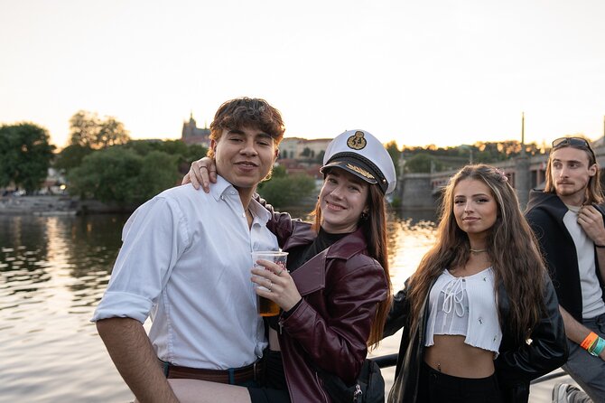 Drunken Monkey Prague Boat Party w/ 2hr Open Bar, DJ & Club Entry - How the schedule fits a Prague evening