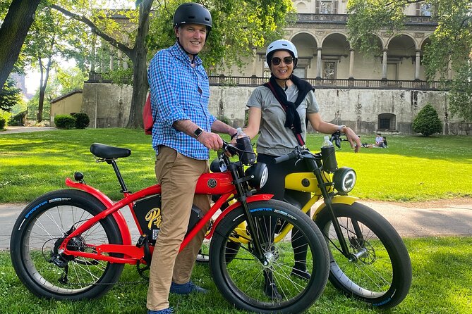 E-BIKE TOUR: 10 Must-See Landmarks & Viewpoints in Prague 1-8per. - How good are the guides?