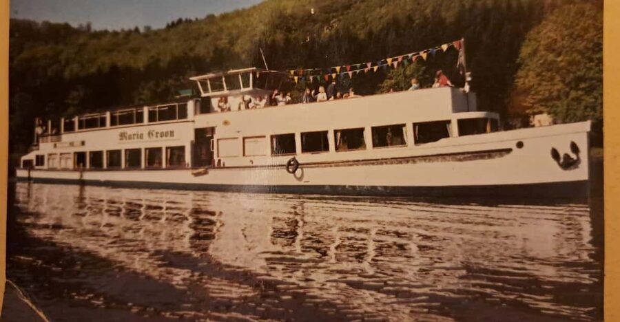 Exclusive Christmas cruise with Christmas Eve buffet - Carols, prosecco, and the small gift