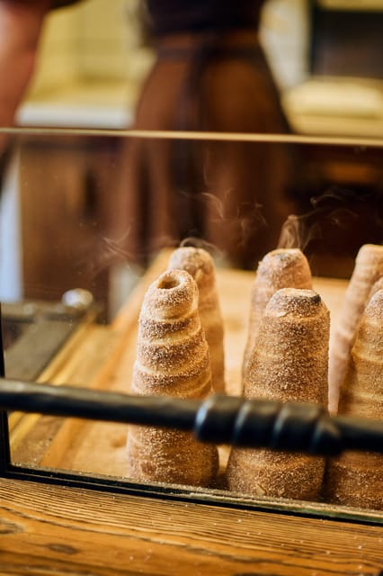 Explore Prague with our chimney cake Prague trail! - What the zero-dollar price does and does not cover