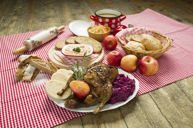 Folklore Dinner with Unlimited Drinks 4course Menu - What the Prague folklore evening is really like