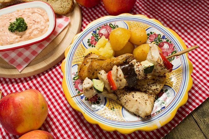 Folklore Dinner with Unlimited Drinks 4course Menu - Music, dancing, and audience participation