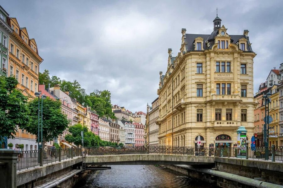 From Prague: Day trip to Karlovy Vary - Four hours to walk Karlovy Vary