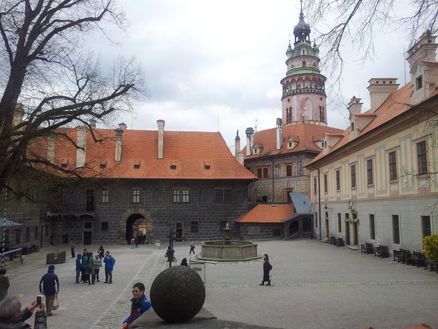From Prague: Full-Day Český Krumlov Tour with Lunch - Walking Through the Medieval Town