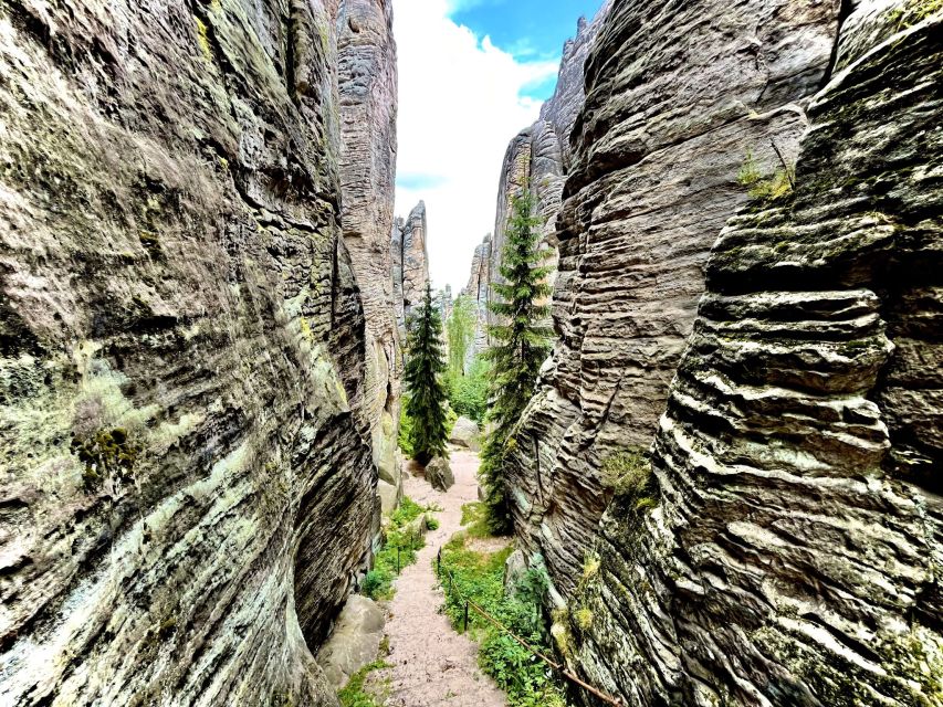 From Prague: Hike, Castle and Brewery in Bohemian Paradise - A castle lunch with a view