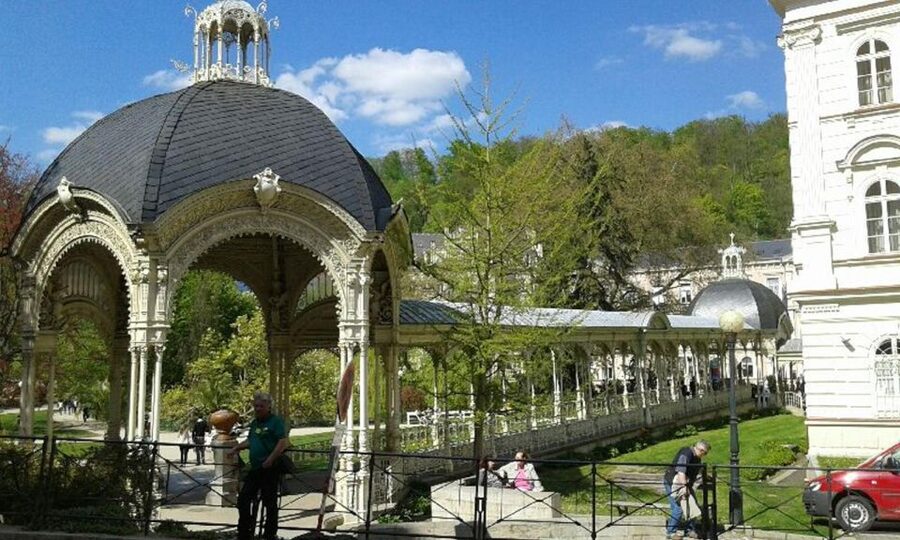 From Prague: Karlovy Vary Full-Day Tour - Lunch and the first look at the spa center
