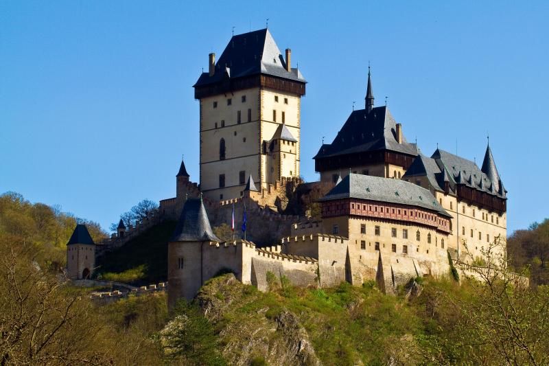 From Prague: Karlstejn Castle Skip-the-Line Ticket and Tour - Walking up to Karlstejn Castle