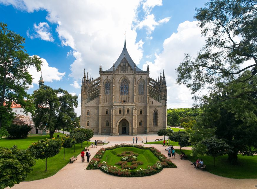 From Prague: Kutná Hora Day Excursion with Bone Church - Making the most of your 60 minutes of free time
