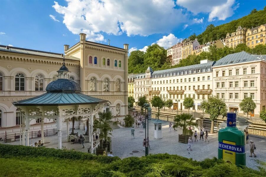 From Prague: One day trip to Karlovy Vary - Why Karlovy Vary makes a good day trip from Prague