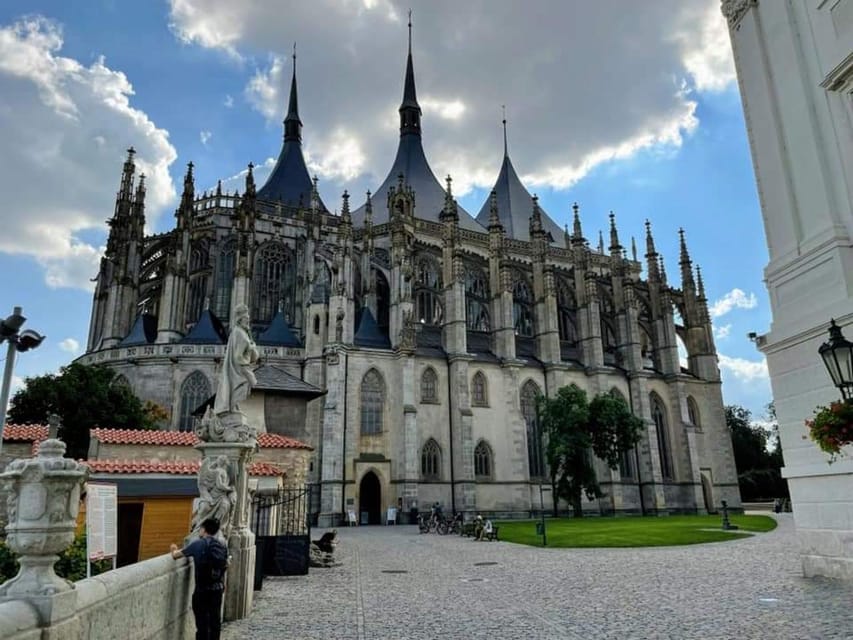 From Prague: Private Day Trip to Kutna Hora with Czech Lunch - One hour for souvenirs or wine