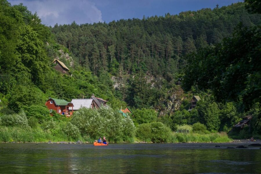 From Prague: Sazava River Canoe Day Trip for All Levels - Why the guide makes such a difference
