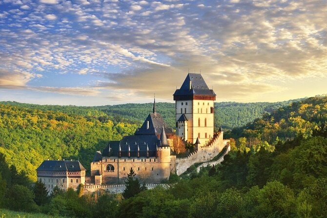 From Prague: Small-Group Karlstejn Castle & Koneprusy Caves Trip - A traditional Czech lunch with a drink