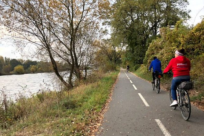 Full-Day Countryside E-Bike Tour to Karlstejn Castle (small group - Dobrichovice and the rhythm of river riding