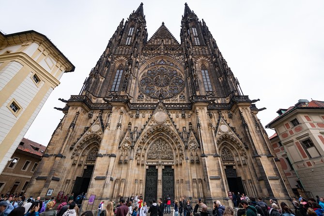 Full-Day Prague Tour with Prague Castle, Lunch and Vltava Cruise - Paris Street and the Jewish Quarter