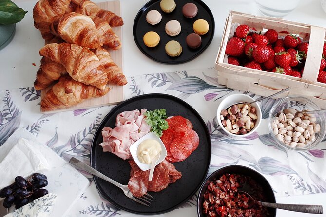 Gourmet Brunch with Chef: Unlimited Drinks & Stunning River Views - A private brunch near Fort Vyšehrad