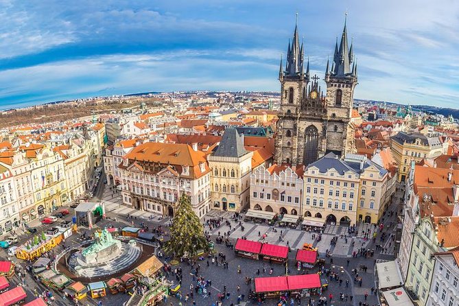 Grand Tour of Prague "among history, legends and curiosities" (NO ENGLISH) - Courtyards, the Astronomical Clock, and St. James