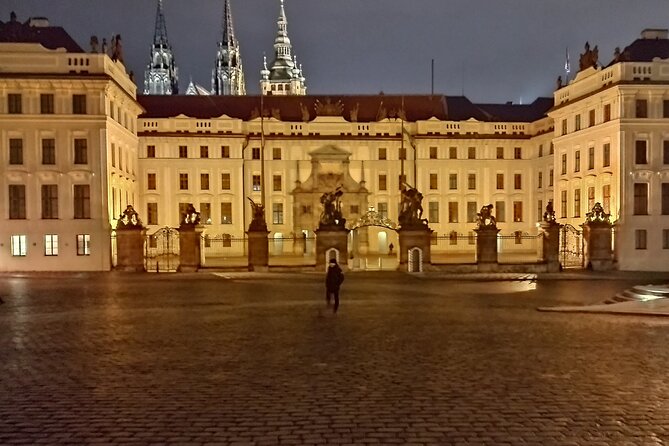 Guided Old Town & Jewish quarter Walking Tour Prague (Tip-based) - What the $3.62 price really means